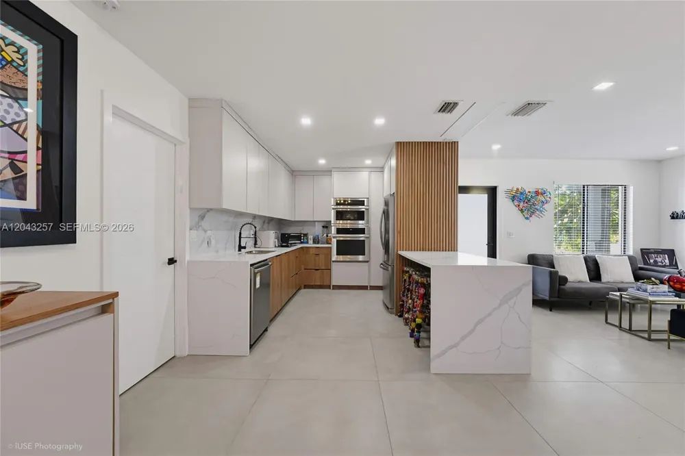 2450 NE 209th Ter Miami, FL 33180