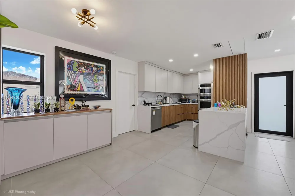2450 NE 209th Ter Miami, FL 33180