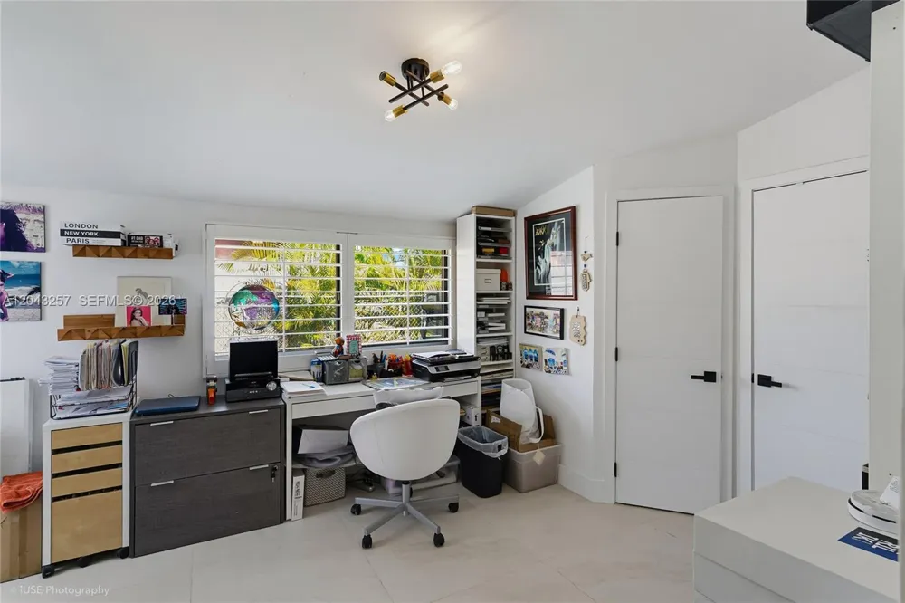 2450 NE 209th Ter Miami, FL 33180