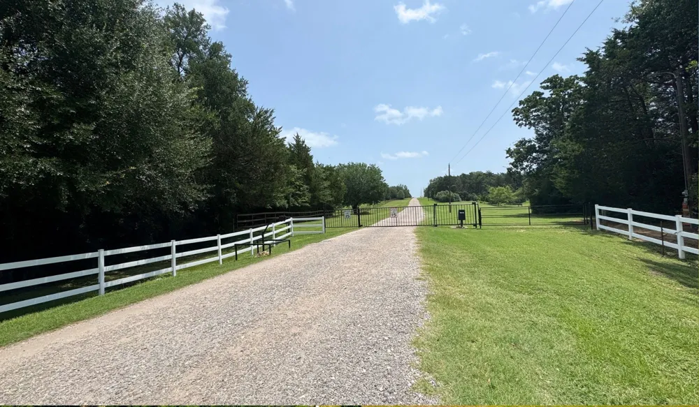 1016 Private Road 7040 Lexington, TX 78947