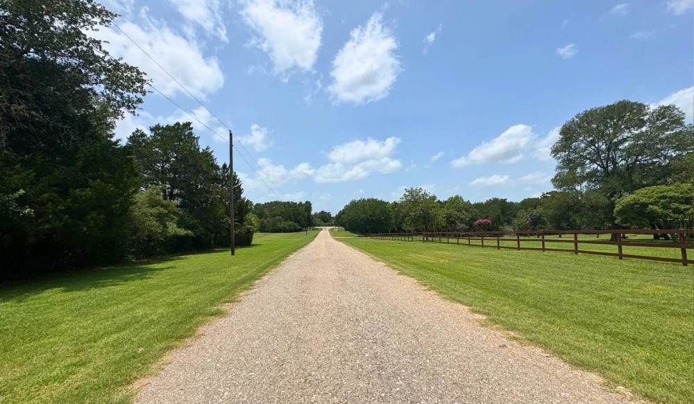 1016 Private Road 7040 Lexington, TX 78947