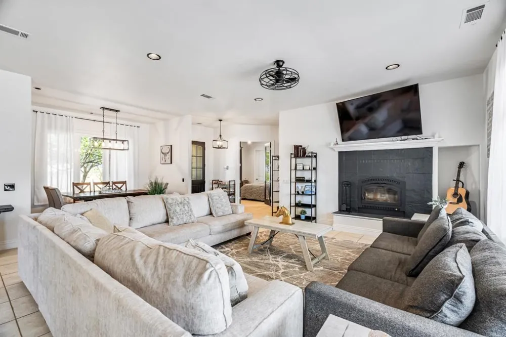 44075 Timber Trail Hemet, CA 92544