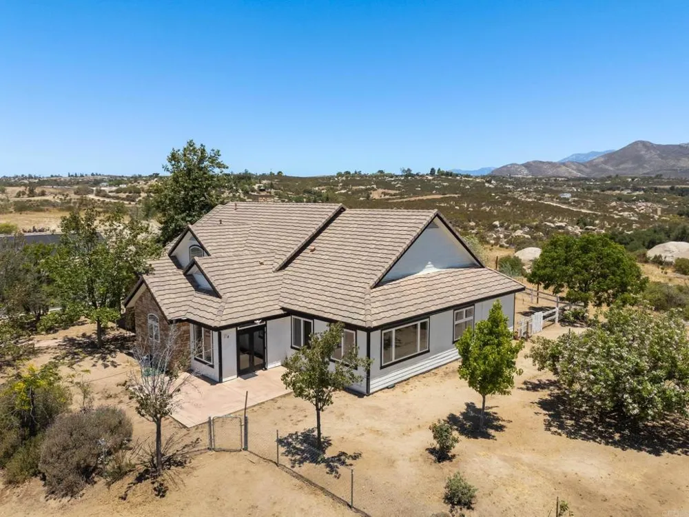 44075 Timber Trail Hemet, CA 92544