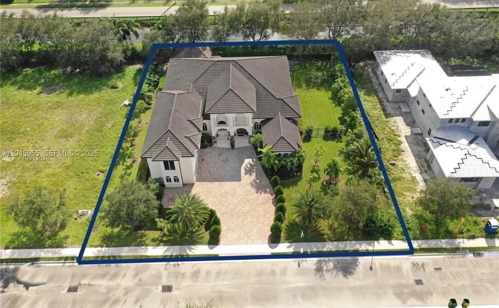 12802 Grand Oaks Dr #0 Davie, FL 33330