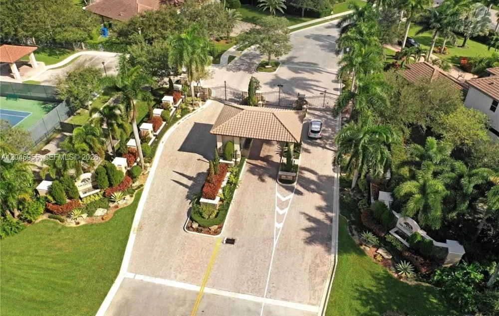 12802 Grand Oaks Dr #0 Davie, FL 33330