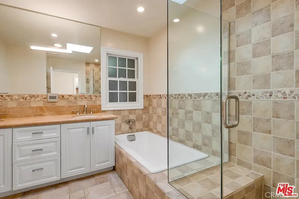 1212 San Vicente Santa Monica, CA 90402
