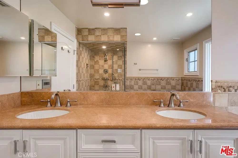 1212 San Vicente Santa Monica, CA 90402