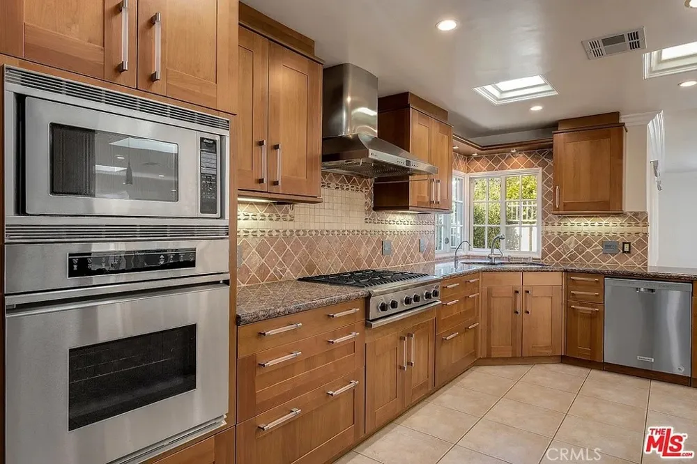 1212 San Vicente Santa Monica, CA 90402