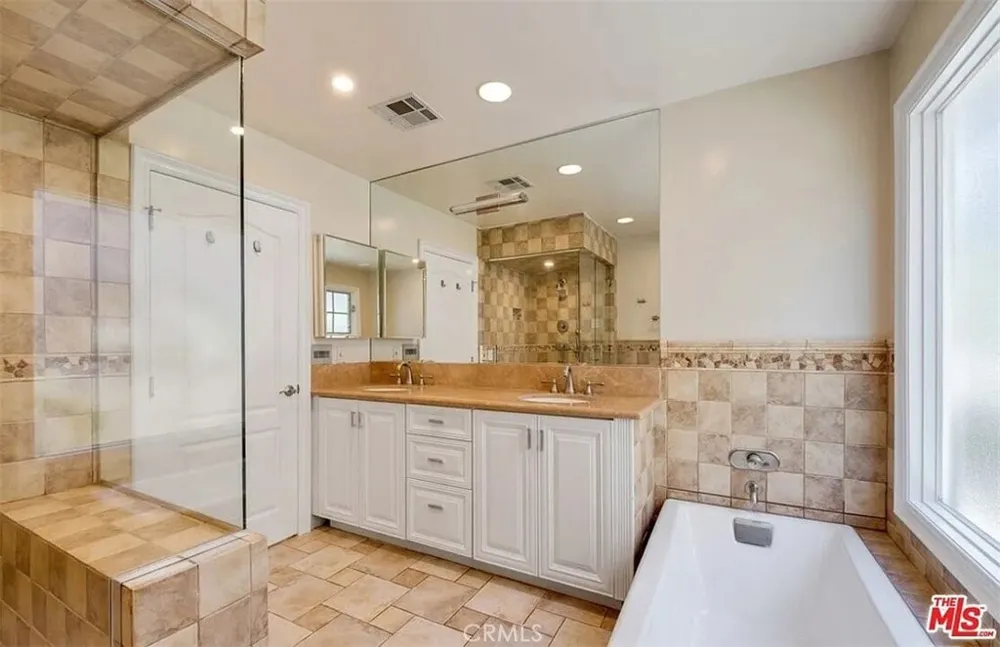 1212 San Vicente Santa Monica, CA 90402