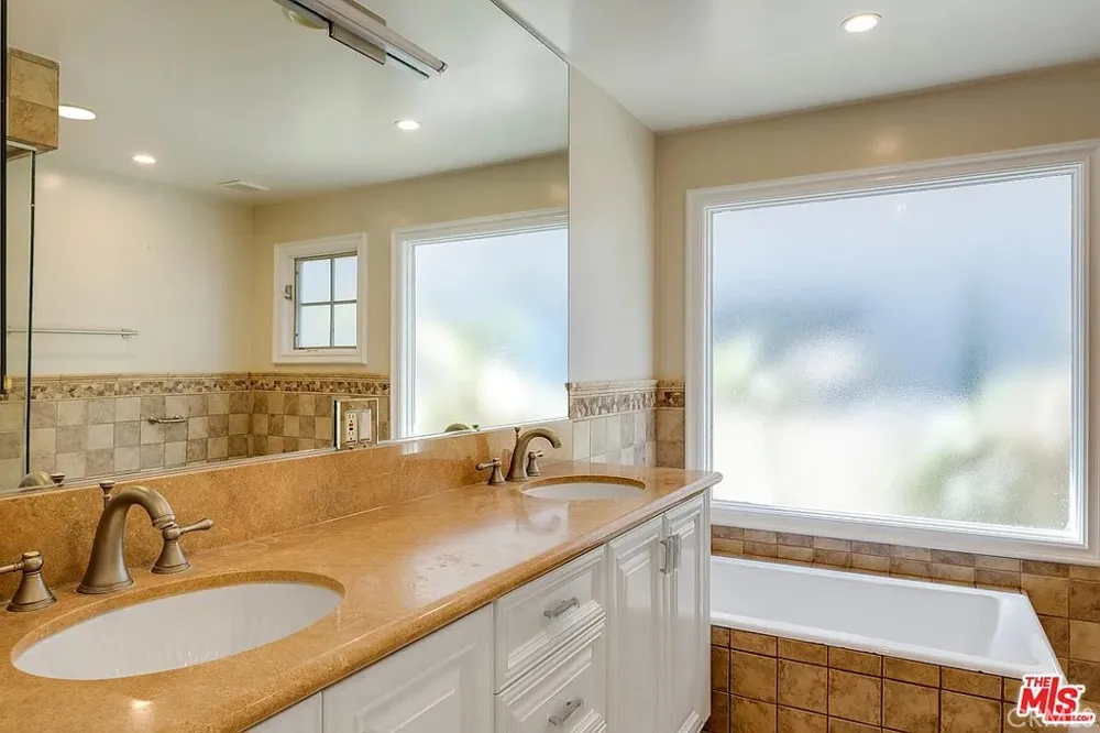 1212 San Vicente Santa Monica, CA 90402