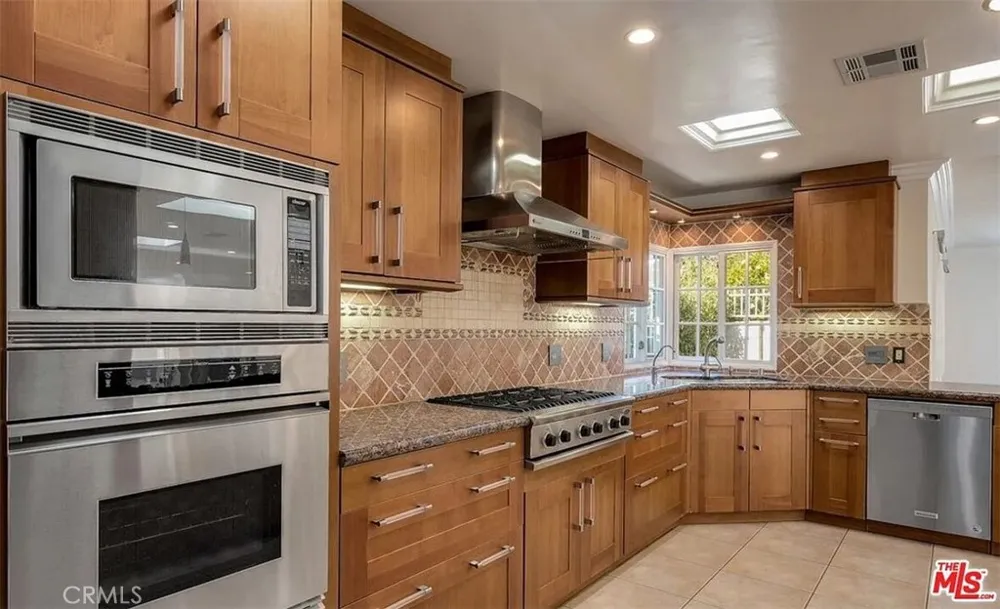 1212 San Vicente Santa Monica, CA 90402