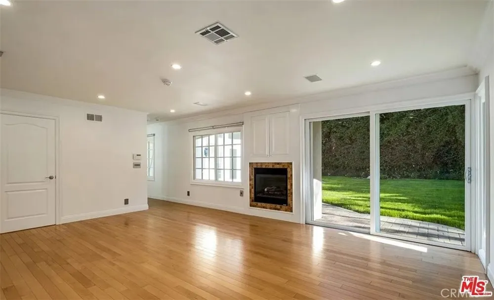 1212 San Vicente Santa Monica, CA 90402