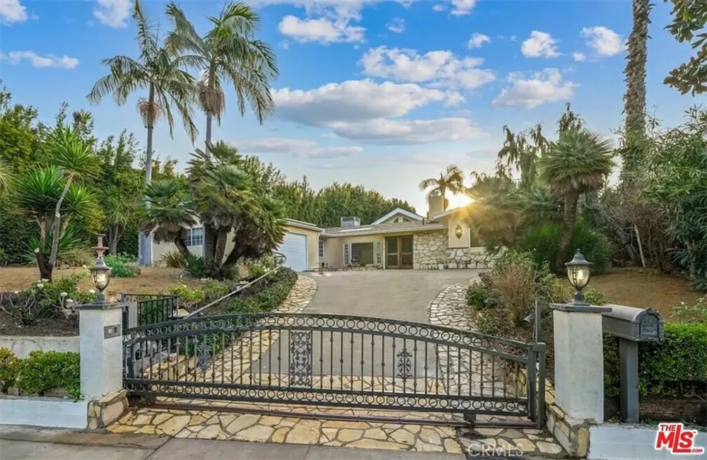 1212 San Vicente Santa Monica, CA 90402