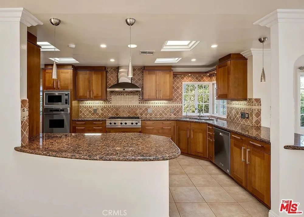 1212 San Vicente Santa Monica, CA 90402