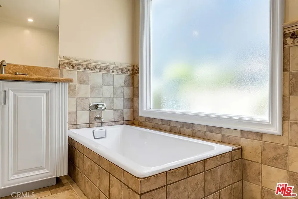 1212 San Vicente Santa Monica, CA 90402