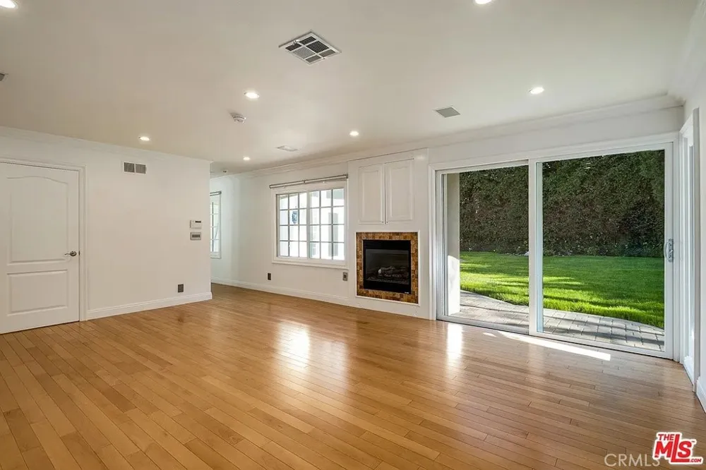 1212 San Vicente Santa Monica, CA 90402