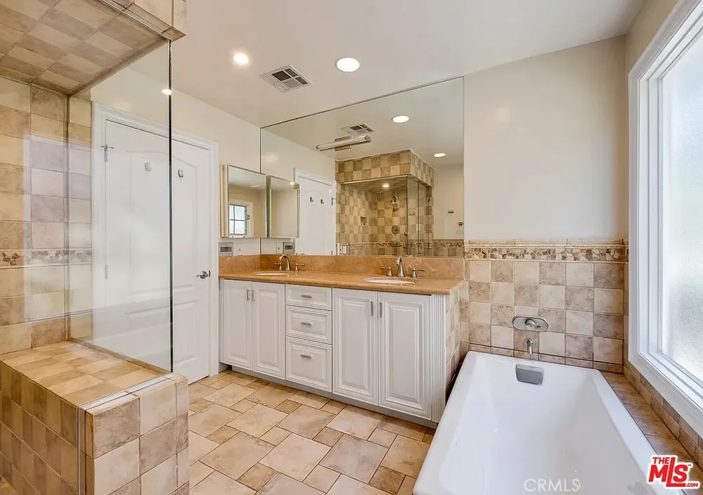1212 San Vicente Santa Monica, CA 90402