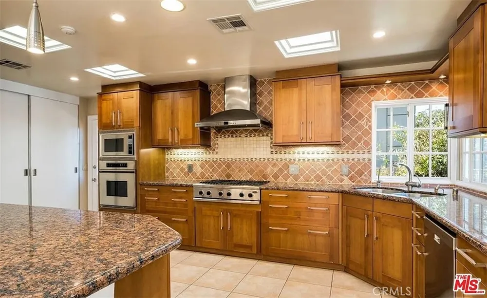 1212 San Vicente Santa Monica, CA 90402