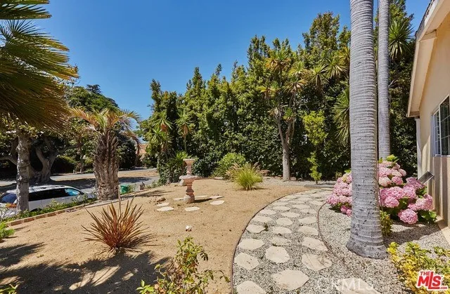 1212 San Vicente Santa Monica, CA 90402