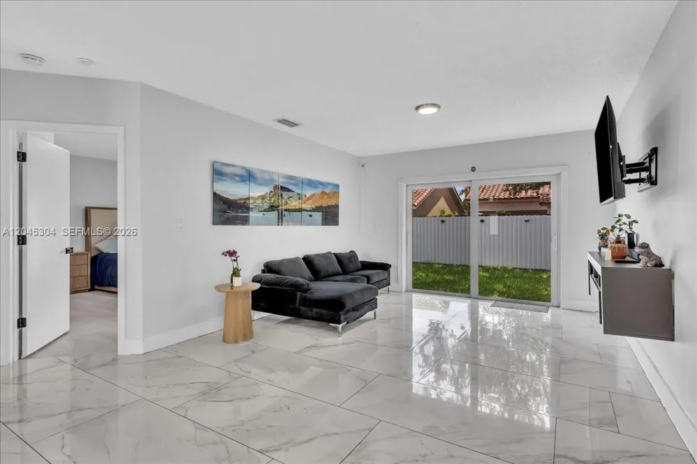 5542 NW 190th Ln Miami Gardens, FL 33055