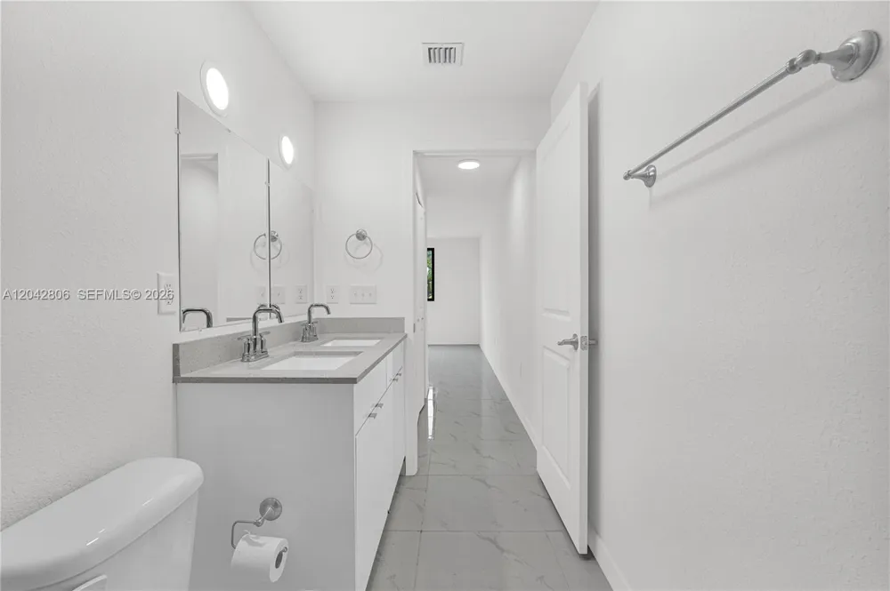 2729 NW 44 St #2729 Miami, FL 33142