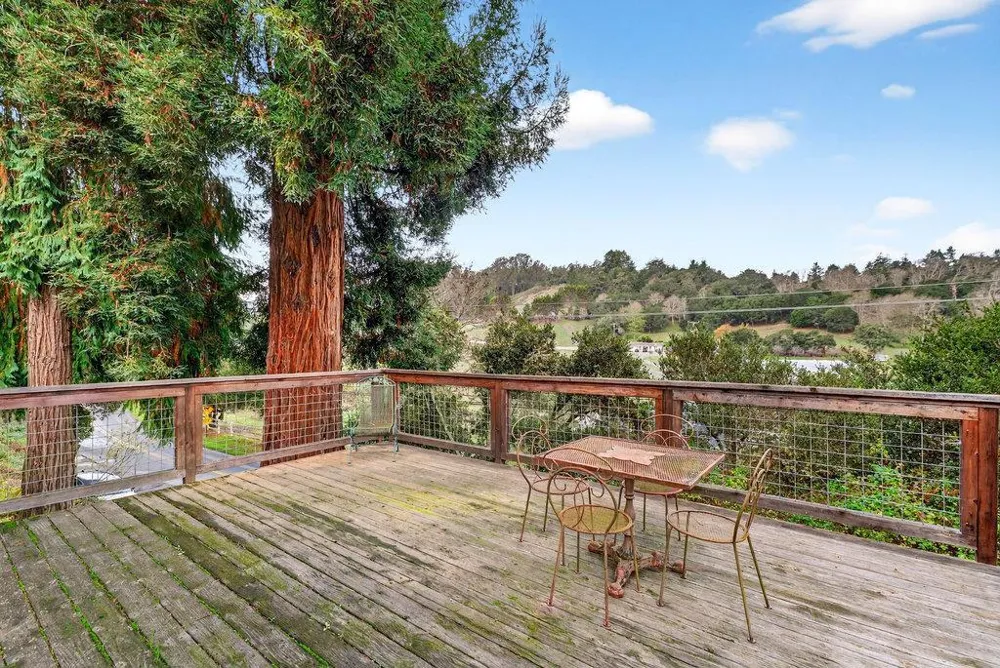 885 Larkin Valley Road Watsonville, CA 95076