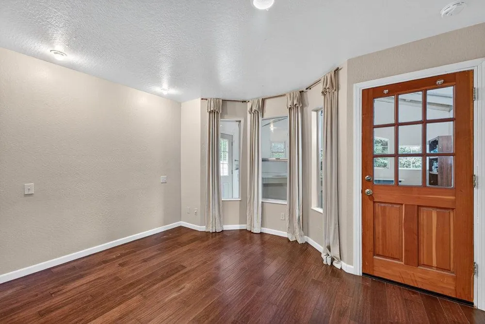 885 Larkin Valley Road Watsonville, CA 95076