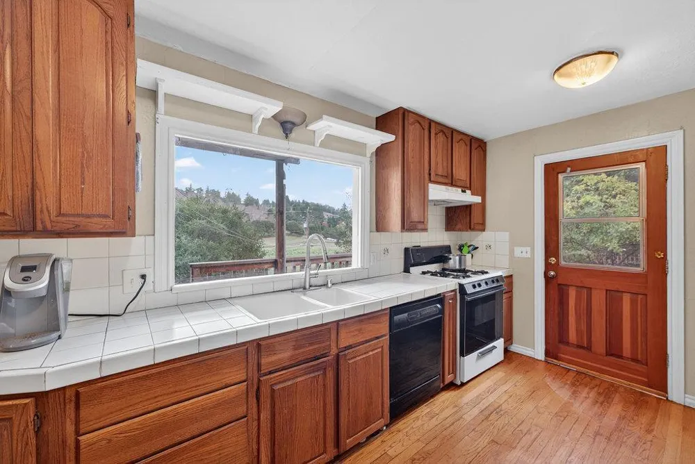 885 Larkin Valley Road Watsonville, CA 95076