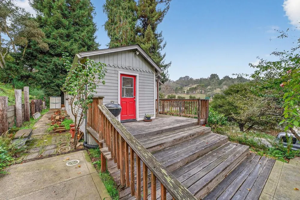 885 Larkin Valley Road Watsonville, CA 95076