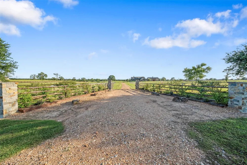 30163 High Spirit Ranch Road Hempstead, TX 77445