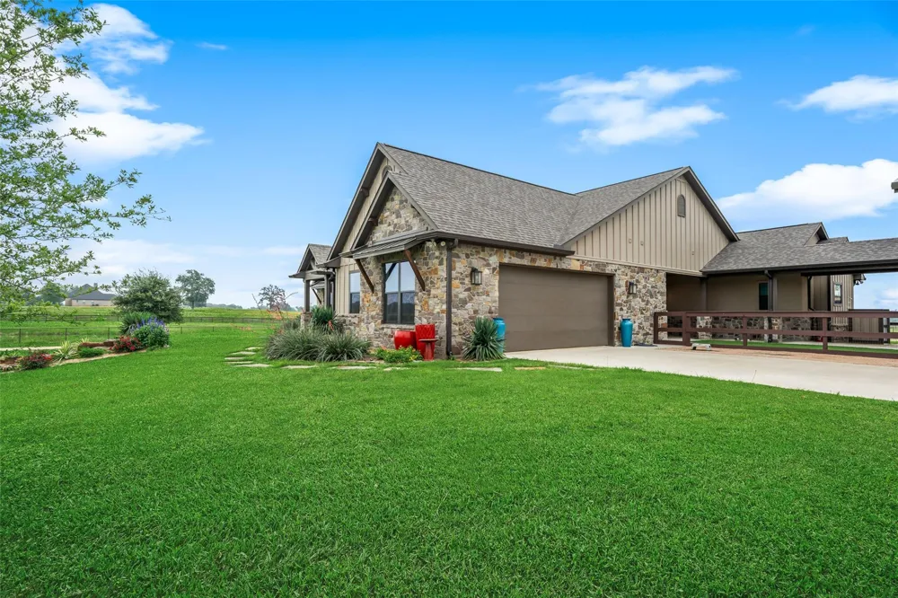 30163 High Spirit Ranch Road Hempstead, TX 77445