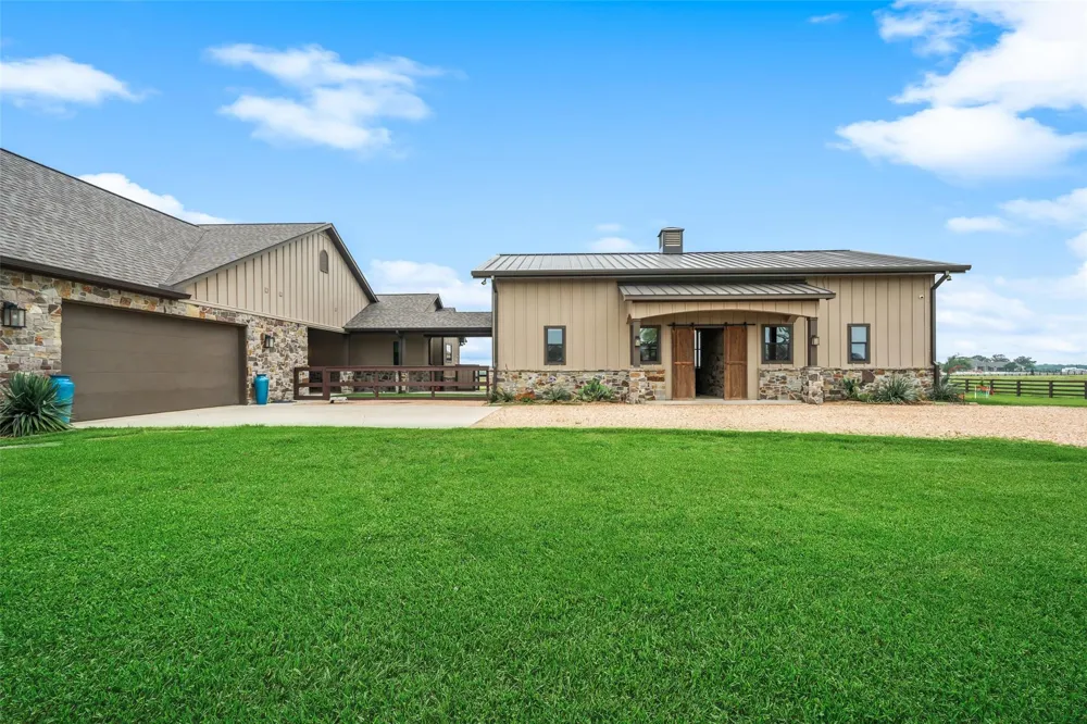 30163 High Spirit Ranch Road Hempstead, TX 77445