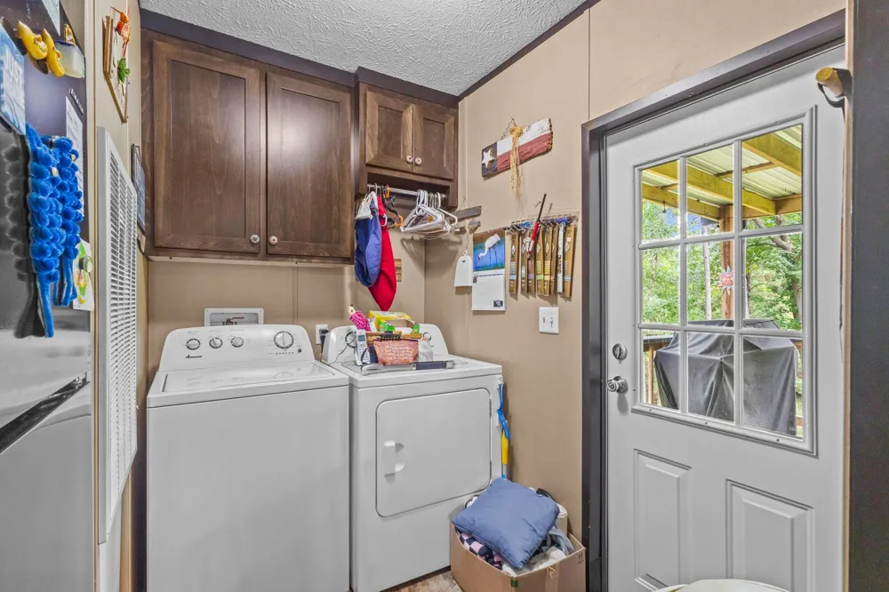 2672 Pleasure Bend Drive Hemphill, TX 75948