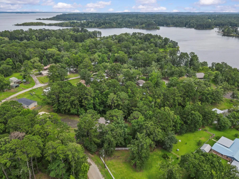 2672 Pleasure Bend Drive Hemphill, TX 75948