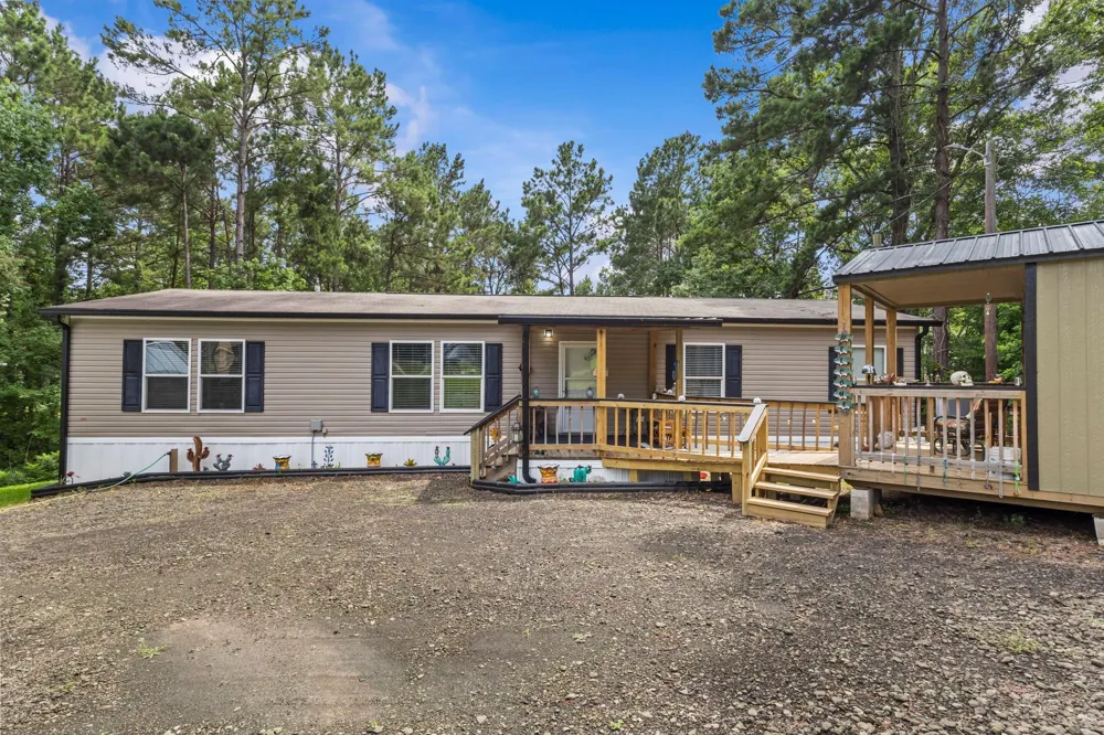 2672 Pleasure Bend Drive Hemphill, TX 75948