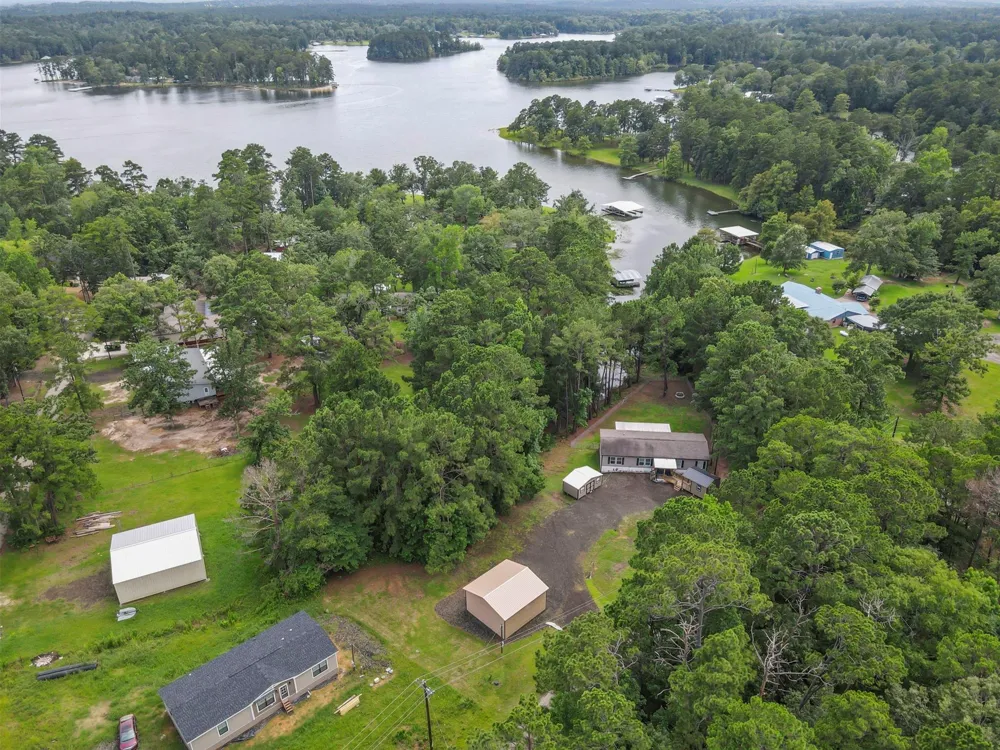 2672 Pleasure Bend Drive Hemphill, TX 75948