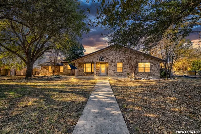 620 CENIZO BLVD Uvalde, TX 78801