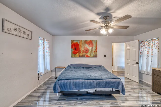 620 CENIZO BLVD Uvalde, TX 78801