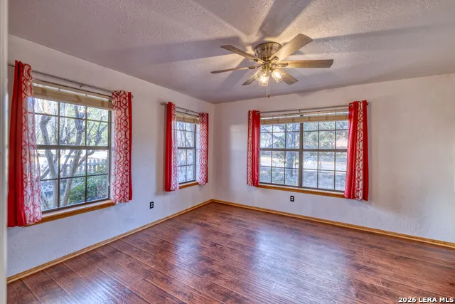 620 CENIZO BLVD Uvalde, TX 78801