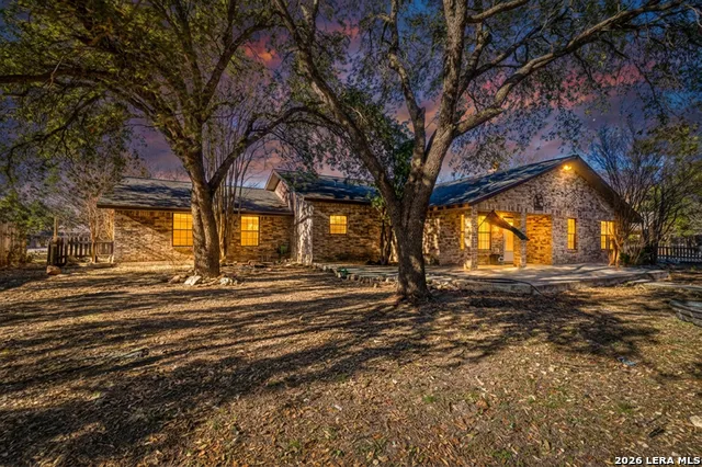 620 CENIZO BLVD Uvalde, TX 78801