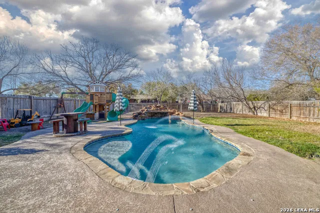 620 CENIZO BLVD Uvalde, TX 78801