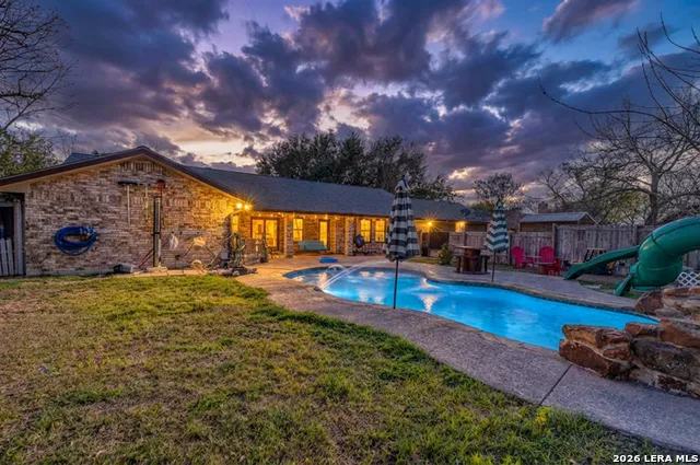 620 CENIZO BLVD Uvalde, TX 78801