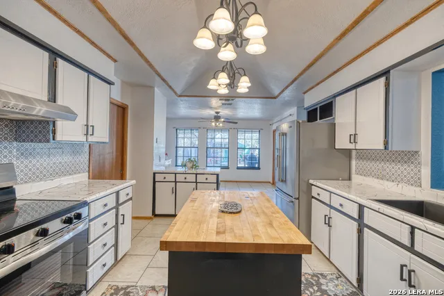 620 CENIZO BLVD Uvalde, TX 78801