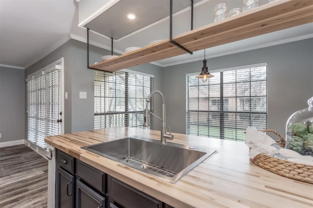 16301 Ledgemont Lane #283 Addison, TX 75001