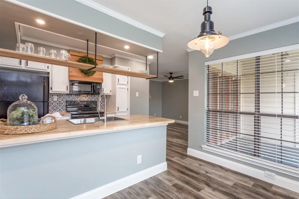 16301 Ledgemont Lane #283 Addison, TX 75001