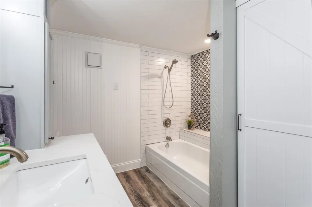 16301 Ledgemont Lane #283 Addison, TX 75001