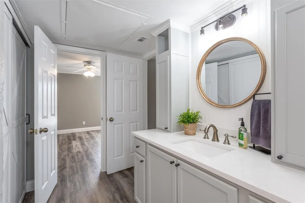 16301 Ledgemont Lane #283 Addison, TX 75001