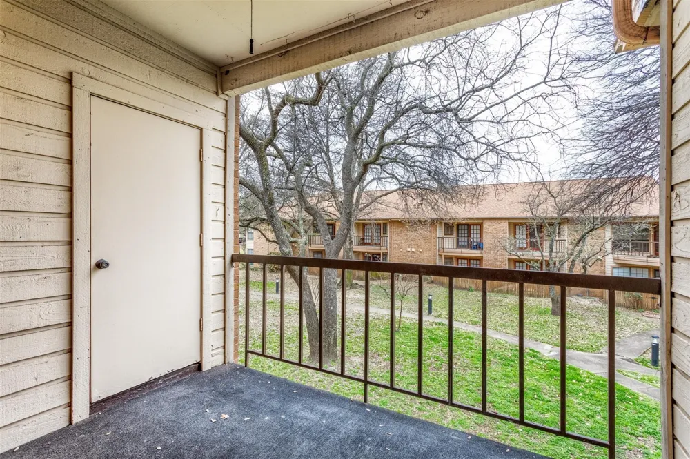 16301 Ledgemont Lane #283 Addison, TX 75001