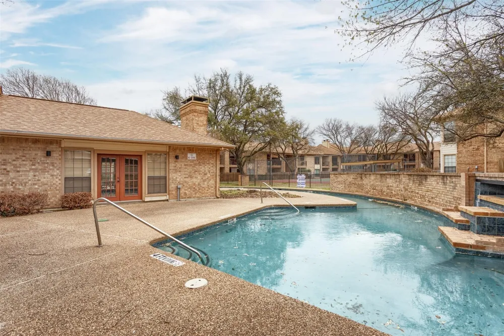 16301 Ledgemont Lane #283 Addison, TX 75001