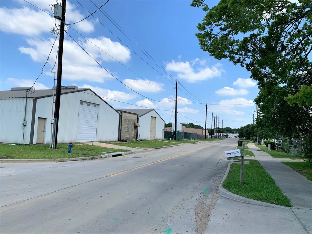 14807 Wagon Trail Road Pearland, TX 77584